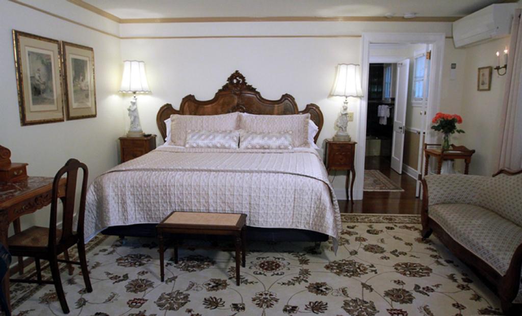 בר הרבור Ivy Manor Inn Village Center מראה חיצוני תמונה