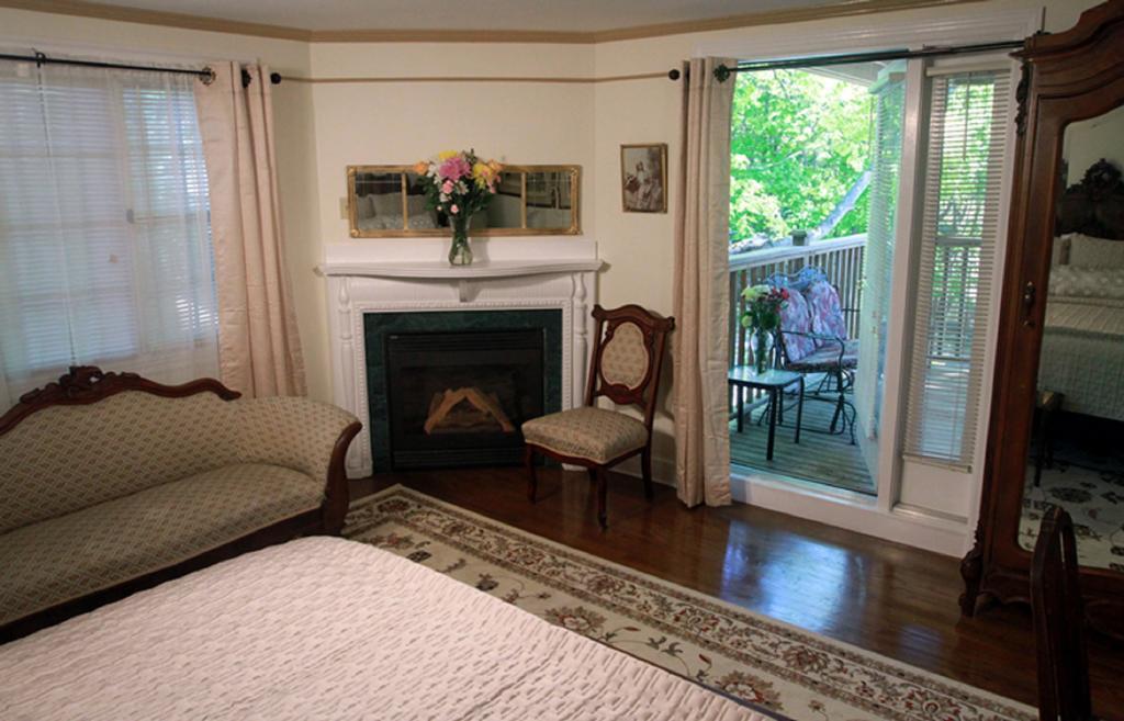 בר הרבור Ivy Manor Inn Village Center מראה חיצוני תמונה