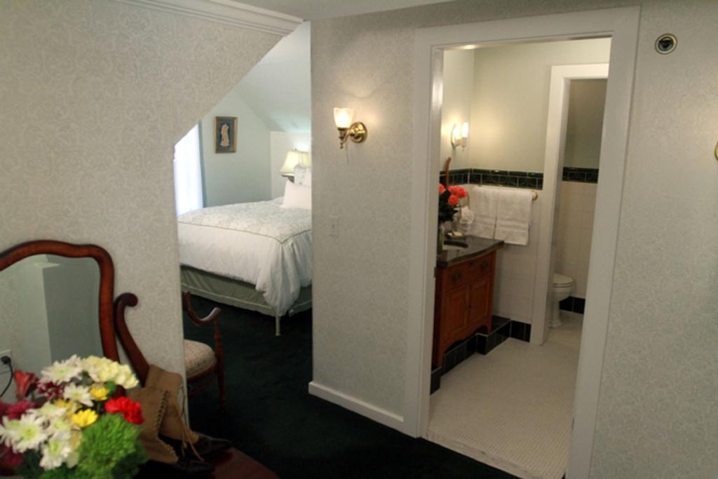 בר הרבור Ivy Manor Inn Village Center מראה חיצוני תמונה
