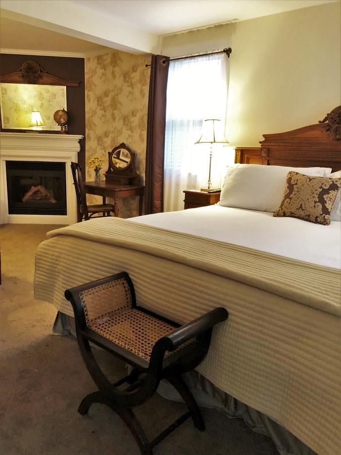 בר הרבור Ivy Manor Inn Village Center מראה חיצוני תמונה